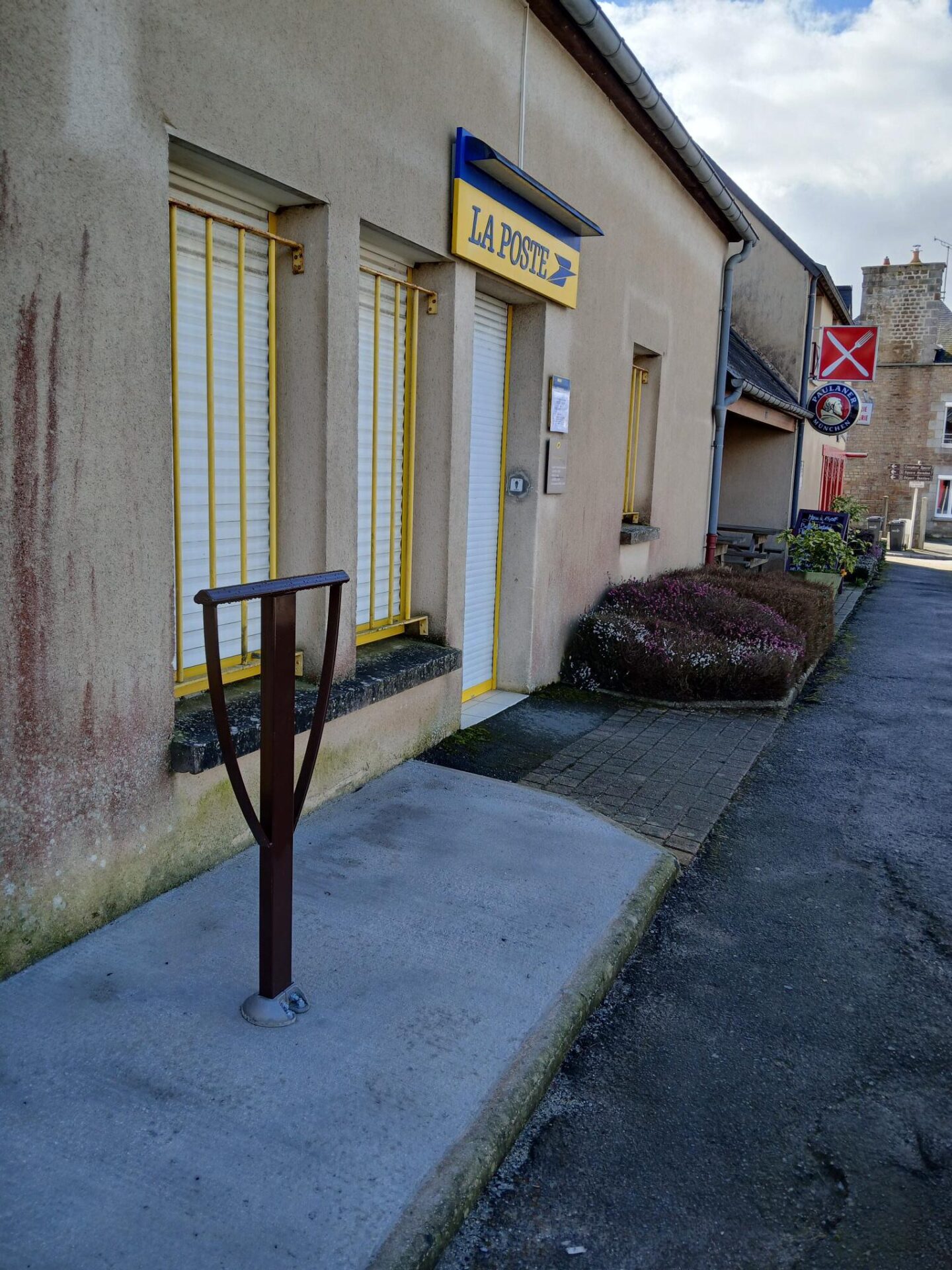 rack vélo agence postale